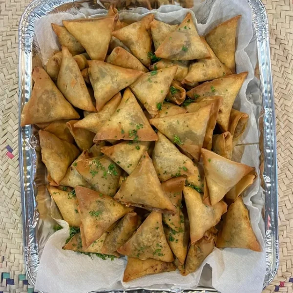 Medium Tray of Beef Sambosa